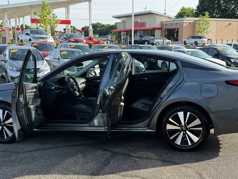 Used 2022 Nissan Altima 2.5 SV FWD image 13