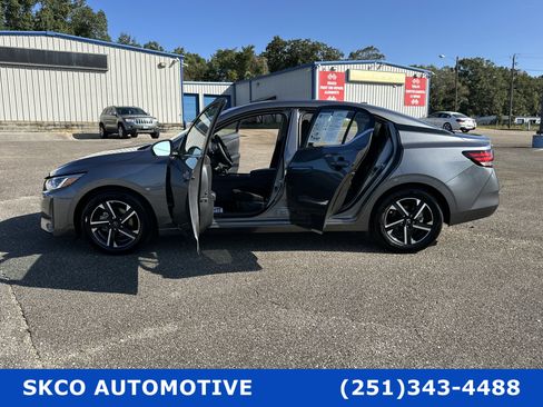 Used 2025 Nissan Sentra SV image 31