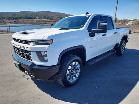 Used 2022 Chevrolet Silverado 2500 Custom w/ Custom Value Package image 4