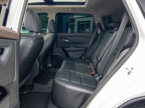 Used 2023 Nissan Rogue SL w/ SL Premium Package FWD image 9
