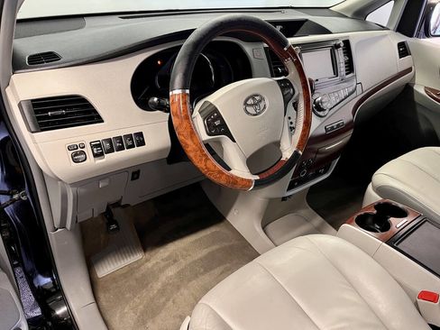 Used 2013 Toyota Sienna Limited image 13