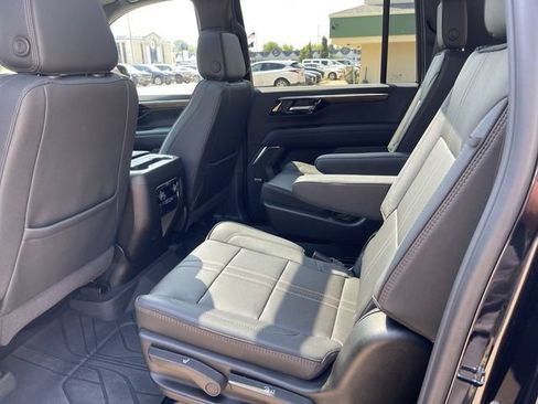 Used 2026 Chevrolet Suburban High Country w/ Sun And Tow Package AWD/4WD image 13