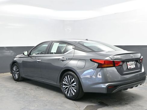 Used 2025 Nissan Altima 2.5 SV FWD image 7