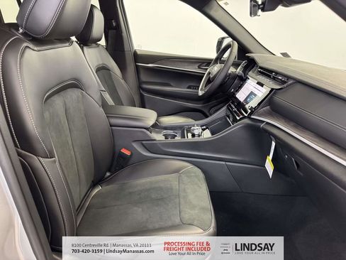 New 2026 Jeep Grand Cherokee Altitude AWD/4WD image 13