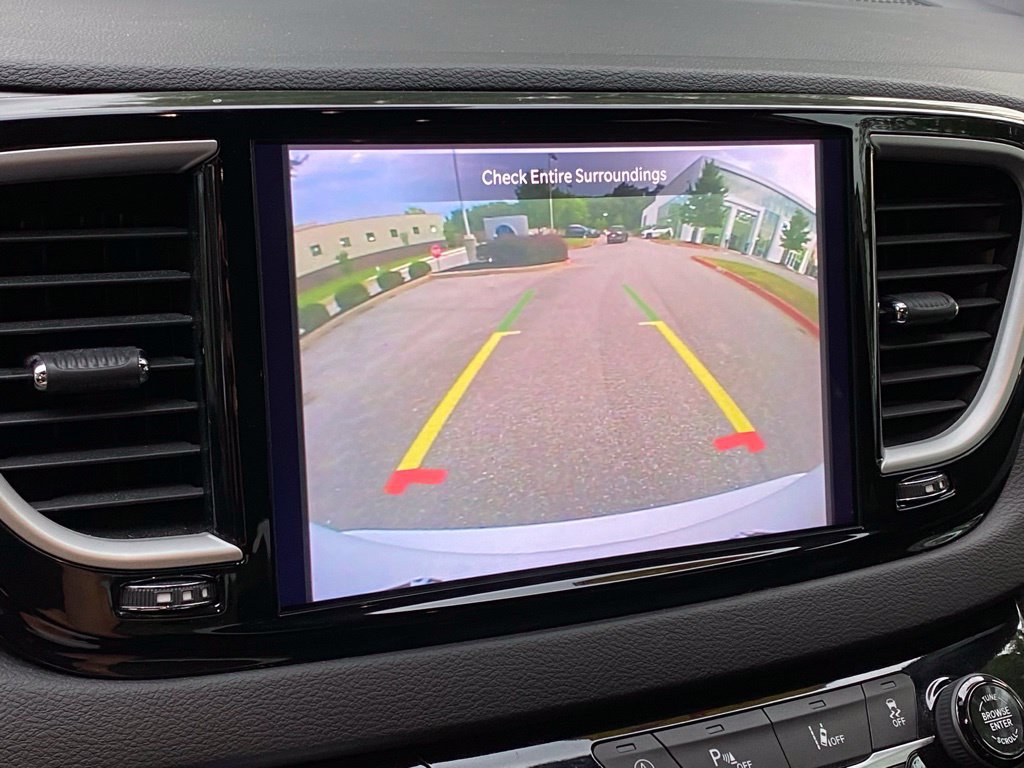 Used 2025 Chrysler Pacifica Select FWD image 18