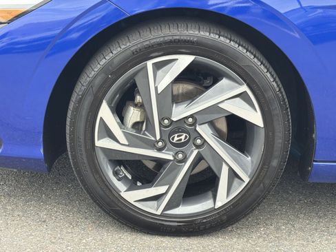 Certified 2024 Hyundai Elantra Limited FWD image 12