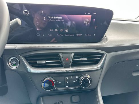 Used 2025 Buick Encore GX Preferred AWD/4WD image 23