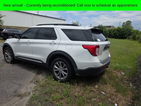 Used 2020 Ford Explorer XLT w/ Equipment Group 202A AWD/4WD image 4