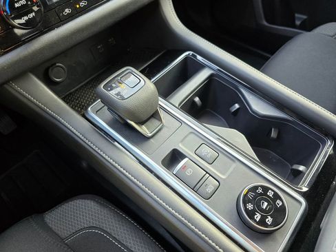 Used 2024 Nissan Pathfinder SV image 36