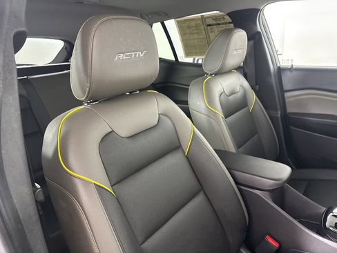 Used 2025 Chevrolet Trax ACTIV w/ Sunroof Package image 27