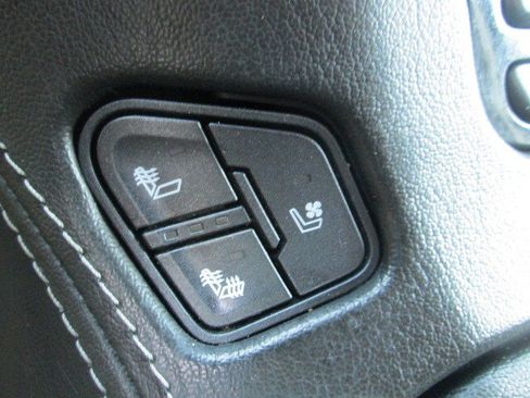 Used 2018 Chevrolet Suburban Premier AWD/4WD image 19