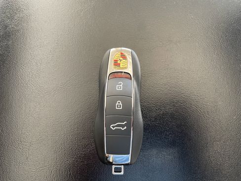 New 2026 Porsche Macan image 25