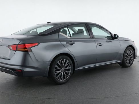 Used 2025 Nissan Altima 2.5 SV FWD image 9
