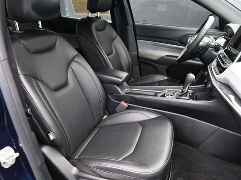 Used 2024 Jeep Compass Latitude AWD/4WD image 30
