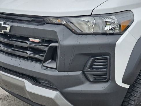 Used 2026 Chevrolet Colorado Trail Boss w/ LPO, Tailgate Decal Package AWD/4WD image 9