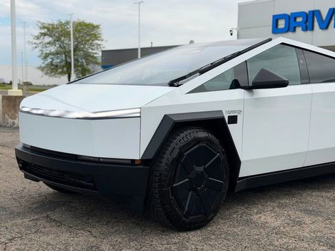 Used 2024 Tesla Cybertruck AWD Crew Cab image 3