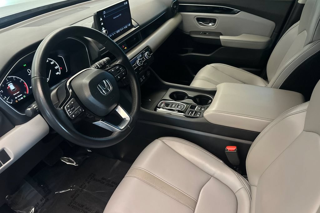 Used 2025 Honda Pilot EX-L image 10