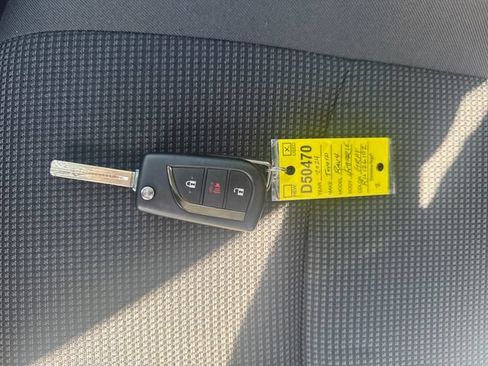 Used 2024 Toyota RAV4 LE AWD/4WD image 32