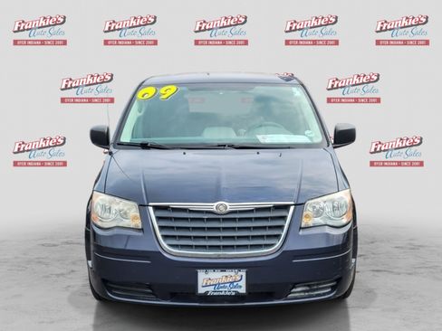 Used 2009 Chrysler Town & Country LX FWD image 8