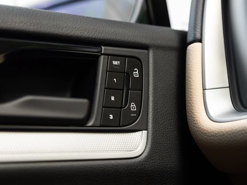 Certified 2024 Porsche Cayenne Coupe AWD/4WD image 19