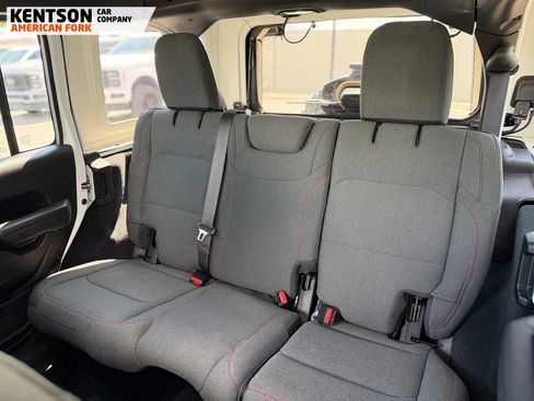 Used 2026 Jeep Wrangler Unlimited Rubicon AWD/4WD image 28