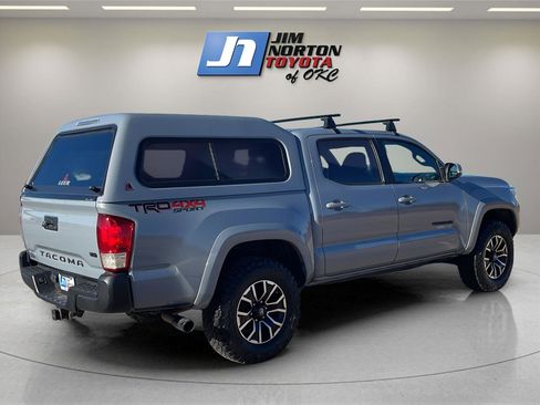 Used 2020 Toyota Tacoma TRD Sport image 5