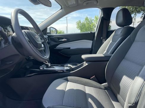 Used 2025 Chevrolet Trax LT FWD image 14