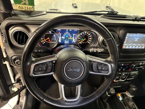 Used 2021 Jeep Wrangler Unlimited Sahara AWD/4WD image 18