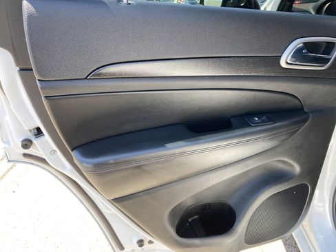 Used 2017 Jeep Grand Cherokee Altitude AWD/4WD image 16