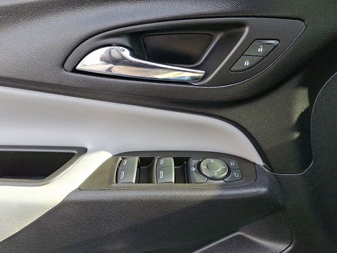 Used 2024 Chevrolet Equinox LS w/ LS Convenience Package image 11