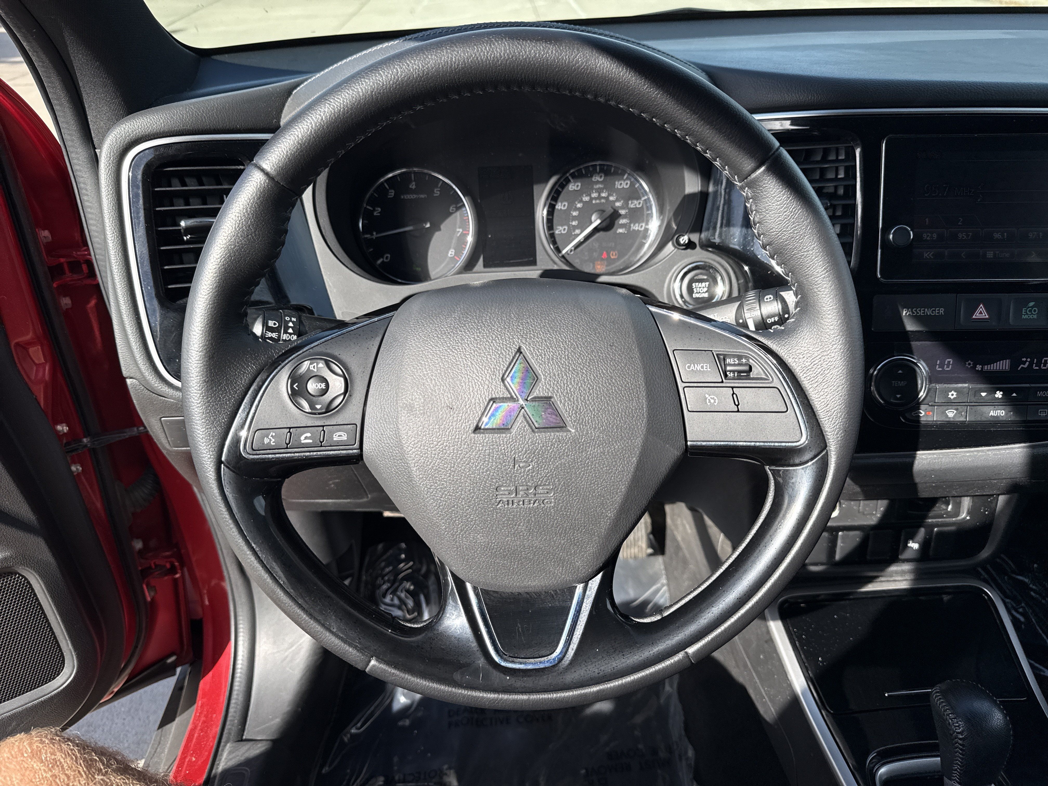 Used 2018 Mitsubishi Outlander LE AWD/4WD image 17