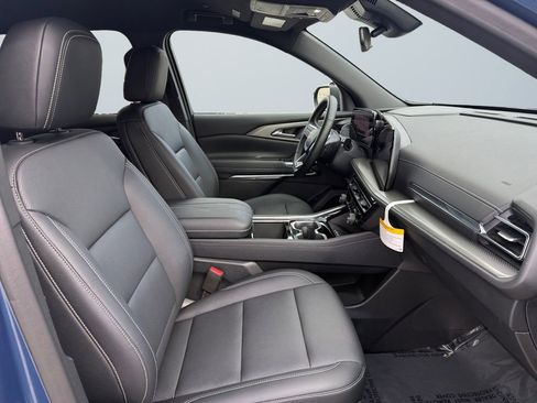 Used 2025 Chevrolet Traverse LT w/ Driver Confidence Package image 15