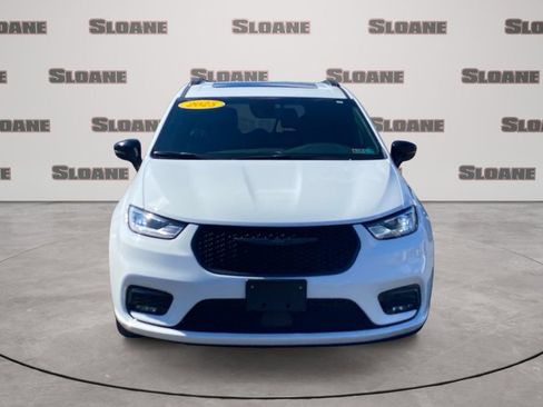 Used 2025 Chrysler Pacifica Limited FWD image 8