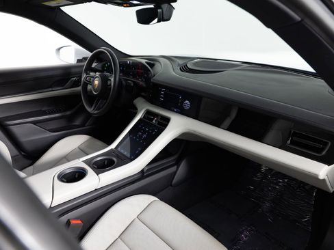 Used 2021 Porsche Taycan 4S w/ Premium Package image 24
