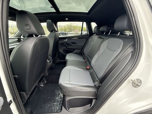 New 2026 Volkswagen Tiguan SE R-Line AWD/4WD image 23