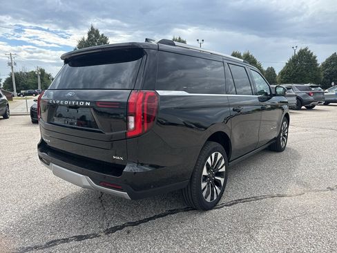 Used 2025 Ford Expedition Max Platinum w/ Driver's Package AWD/4WD image 6
