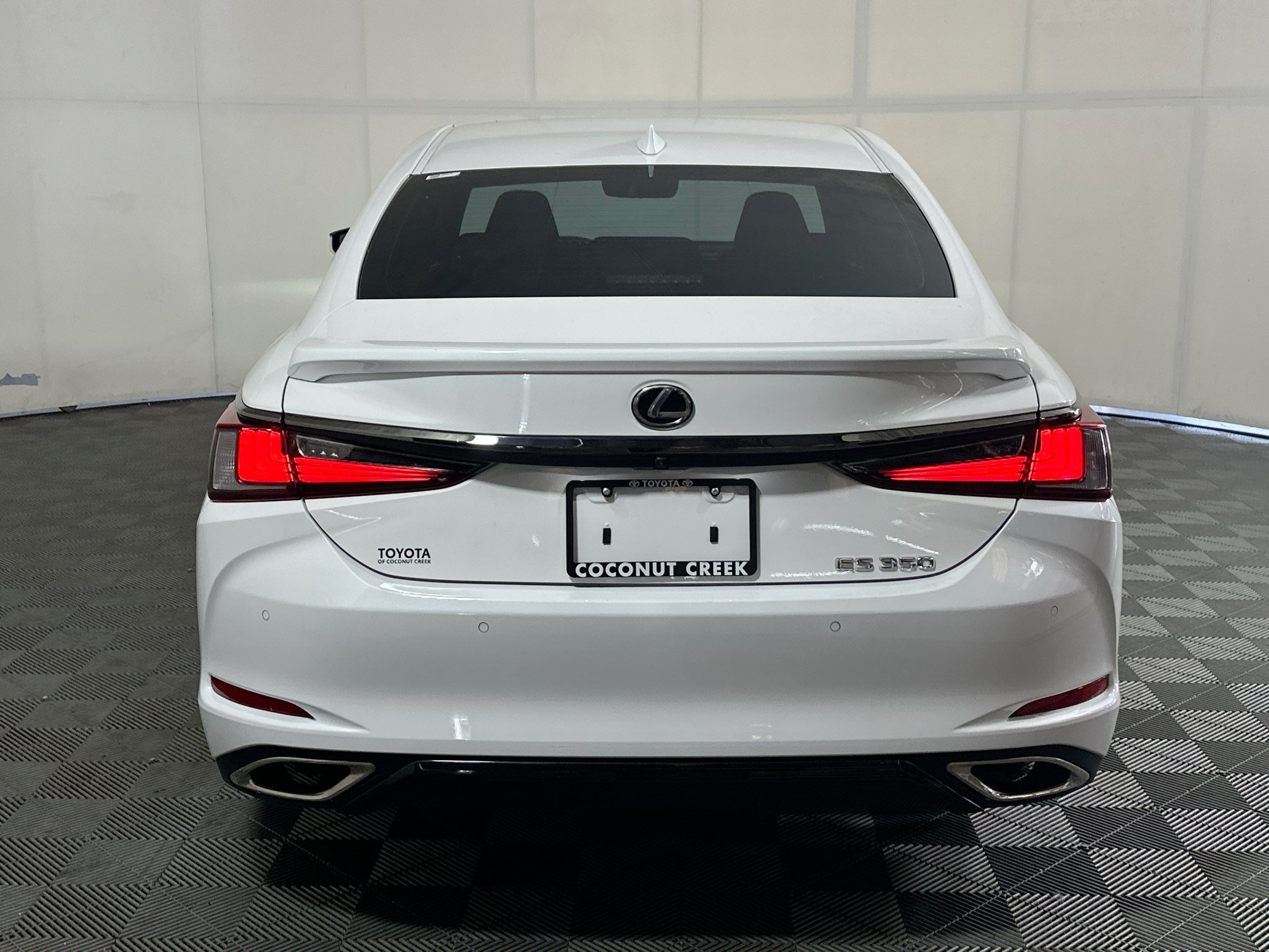 Used 2023 Lexus ES 350 F Sport w/ Accessory Package (Z1) FWD image 4