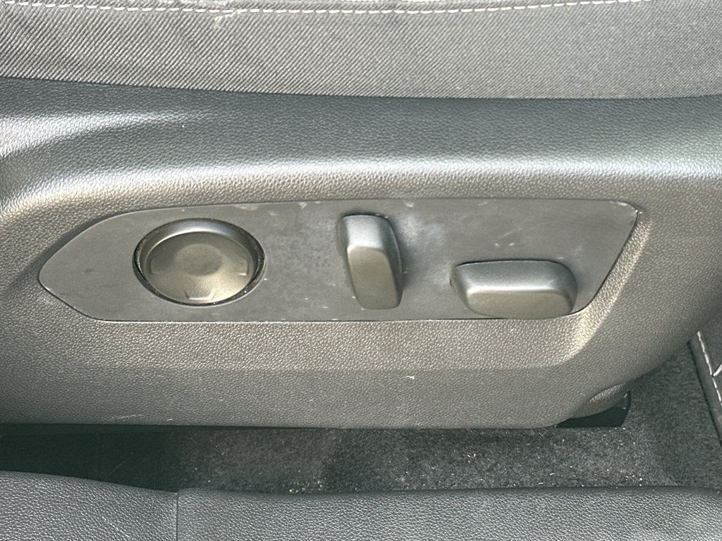 Used 2022 Buick Envision Essence w/ Safety Package FWD image 31