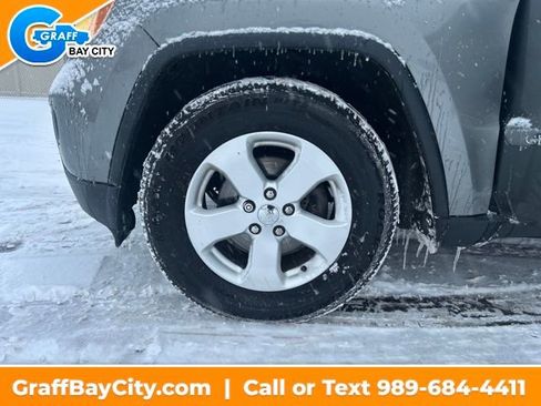 Used 2013 Jeep Grand Cherokee Laredo image 25