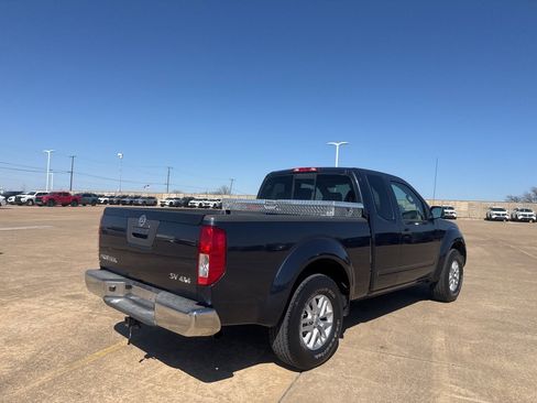 Used 2016 Nissan Frontier SV image 23