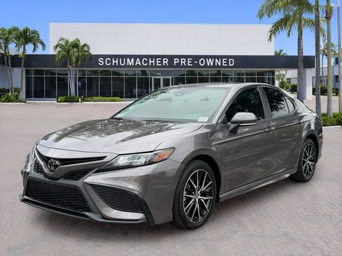 Used 2024 Toyota Camry SE FWD image 3