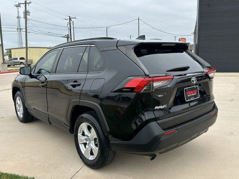 Used 2020 Toyota RAV4 XLE w/ Convenience Package FWD image 8