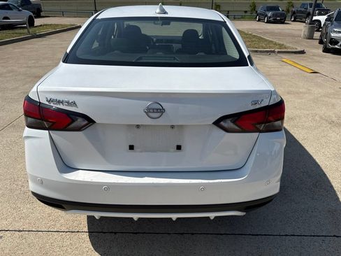 Used 2023 Nissan Versa SV FWD image 9