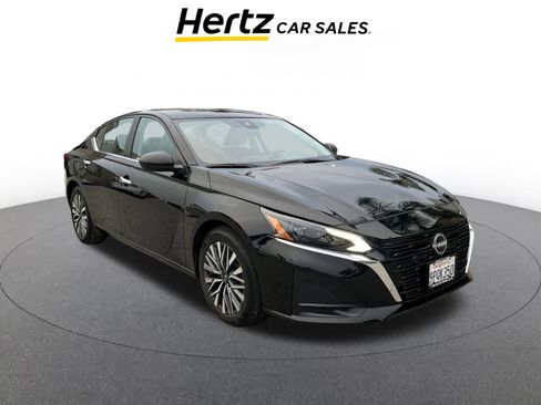 Used 2025 Nissan Altima 2.5 SV image 1