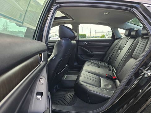 Used 2018 Honda Accord Touring image 16