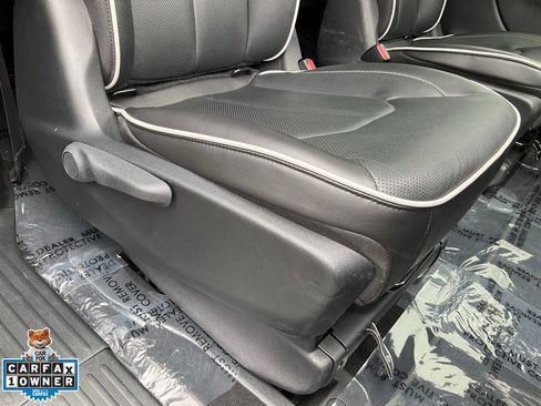 Used 2023 Chrysler Pacifica Limited w/ Uconnect Theater Family Group FWD image 55