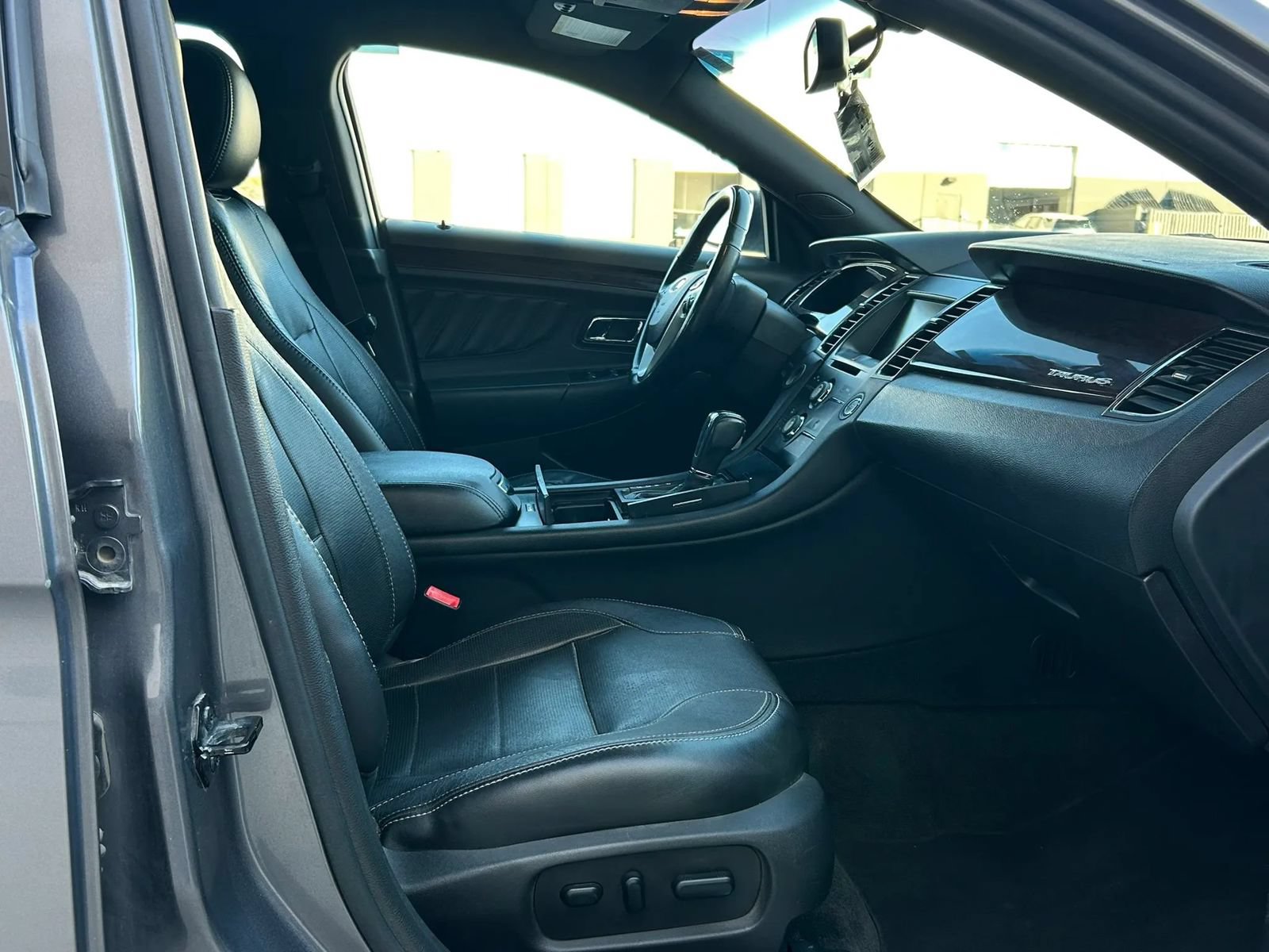 Used 2013 Ford Taurus Limited FWD image 13
