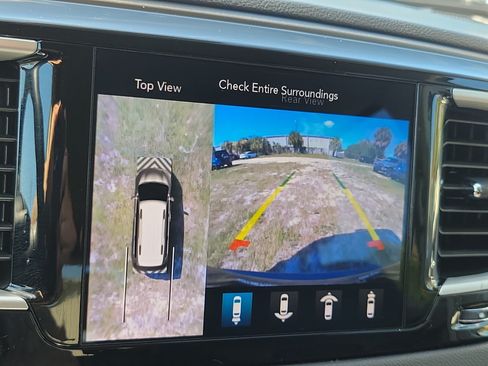 Used 2020 Chrysler Pacifica Touring-L Plus w/ Advanced Safetytec Group FWD image 23