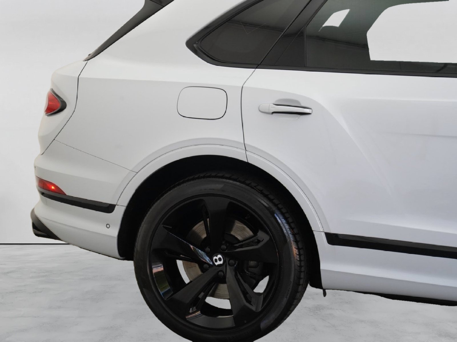 Used 2024 Bentley Bentayga AWD/4WD image 40