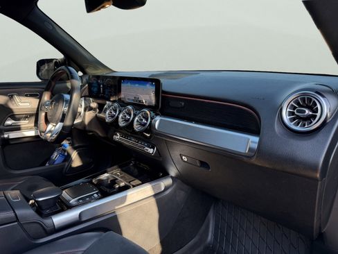 Used 2021 Mercedes-Benz GLB 35 AMG 4MATIC image 41